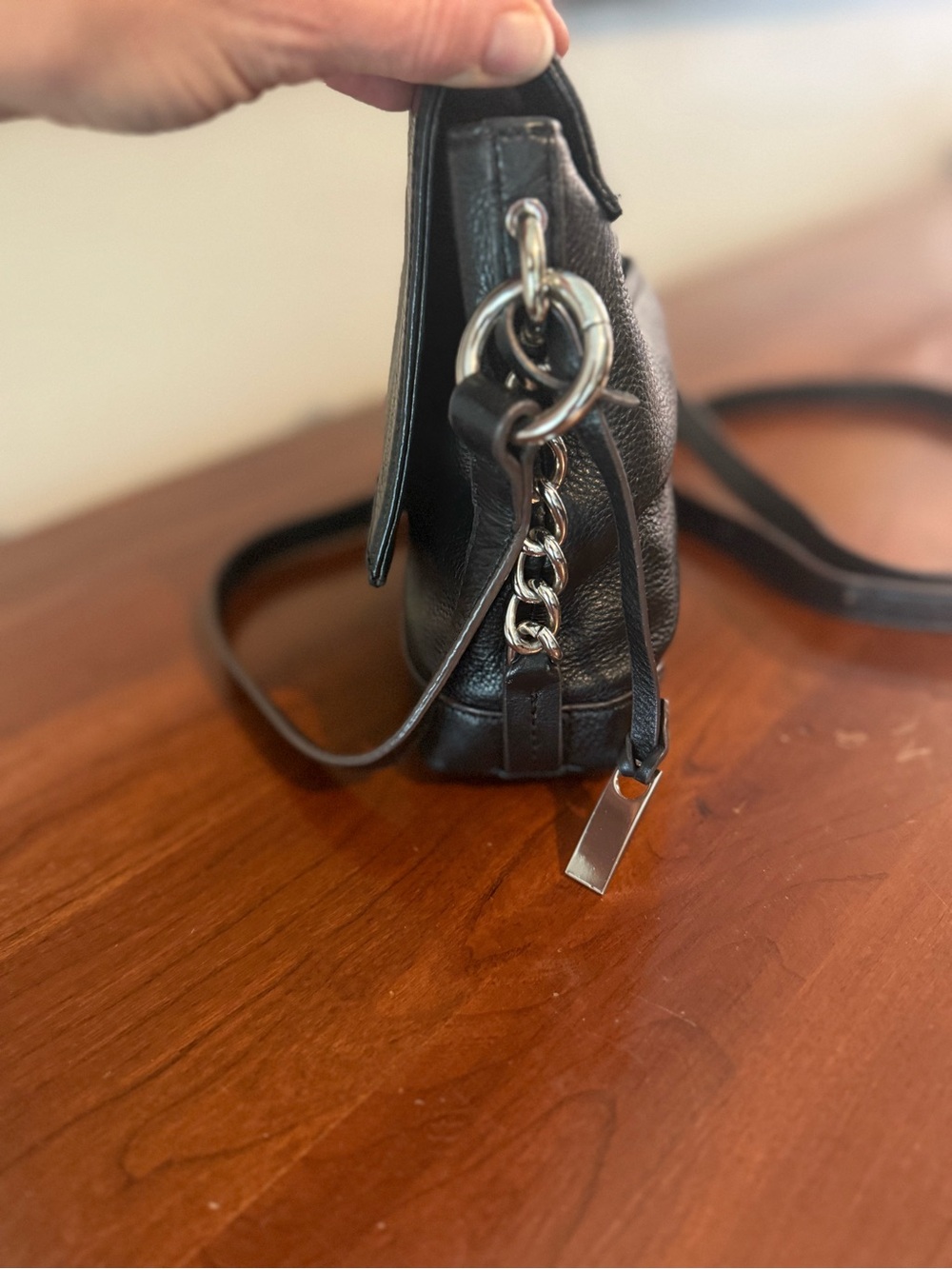 B. Makowsky Buttery Soft Black Leather Crossbody | Y2K | Minimalist | Adjustable - Picture 4 of 9